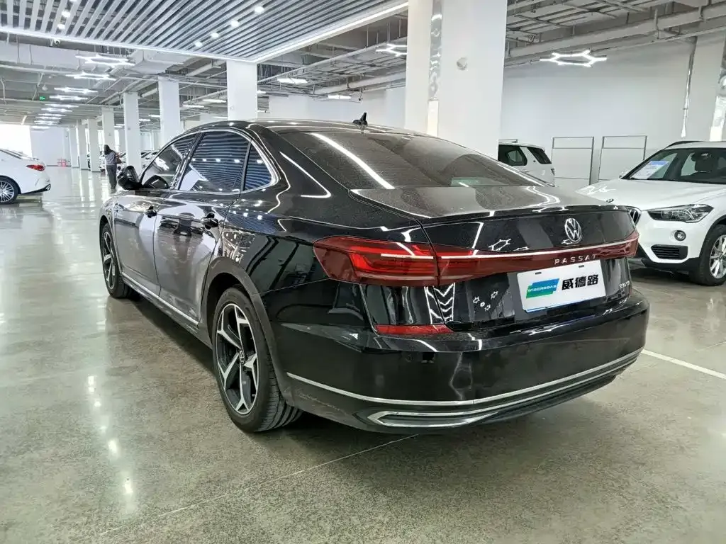 Volkswagen Passat — фото 10