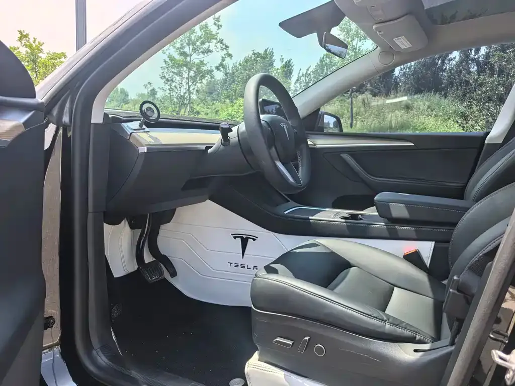 Tesla Model Y — фото 7
