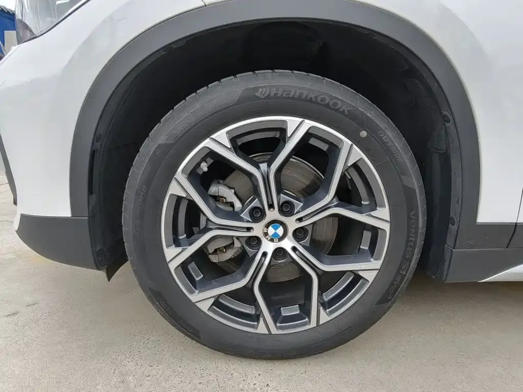 BMW X1 — фото 8