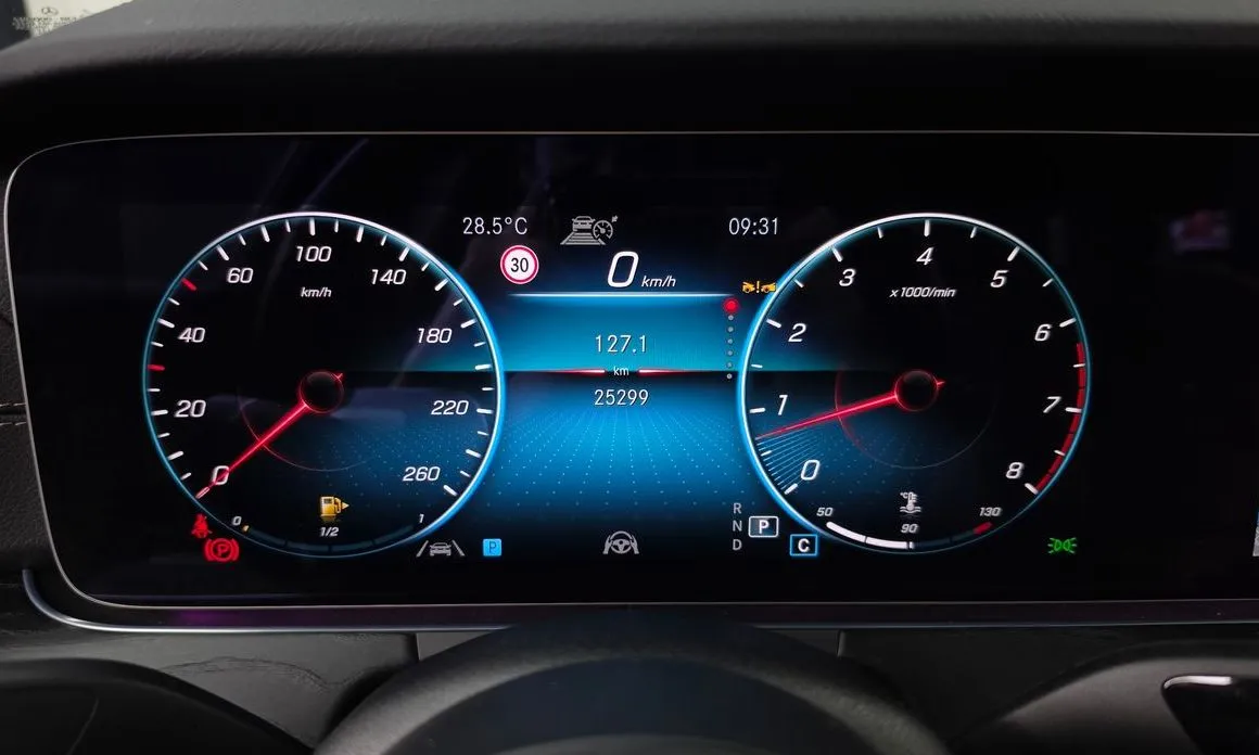 Mercedes-Benz E-Class — фото 3