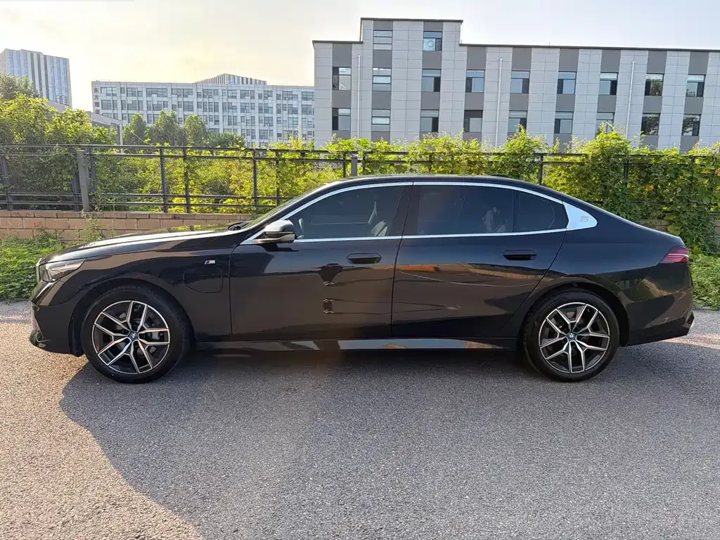 BMW i5 — фото 6