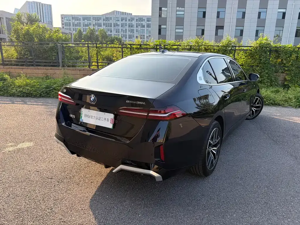 BMW i5 — фото 9