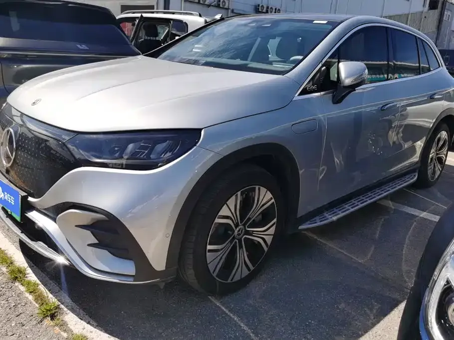 Mercedes-Benz EQE SUV — фото 1