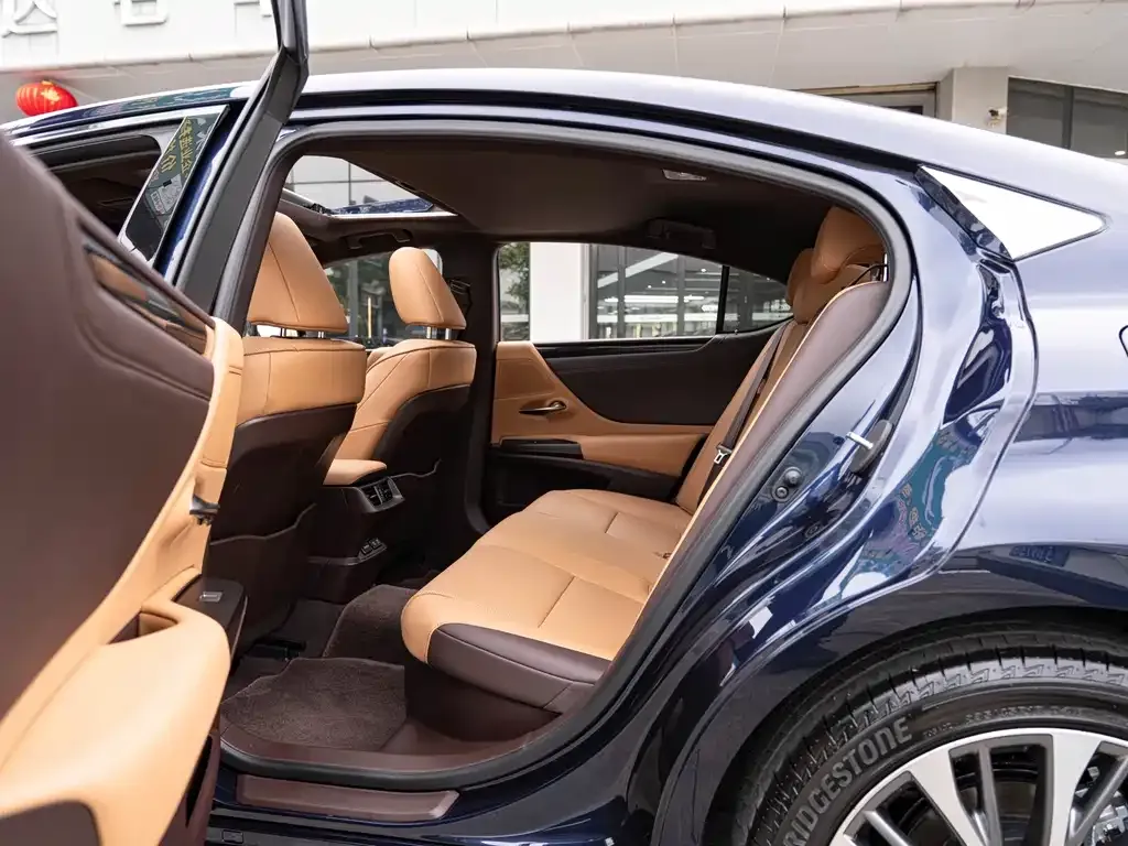 Lexus ES — фото 4