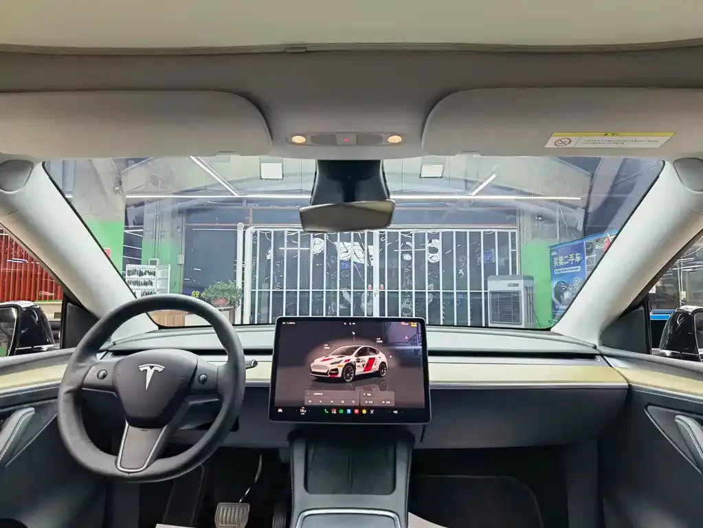 Tesla Model Y — фото 6