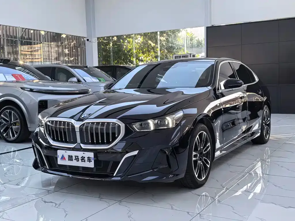 BMW 5 Series — фото 1