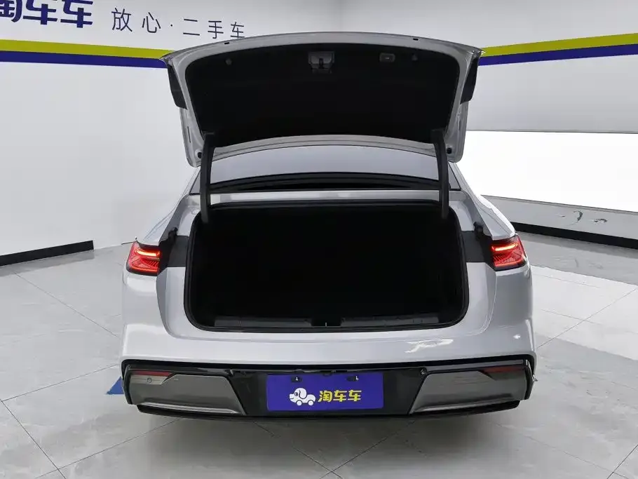 Geely Galaxy E8 — фото 6