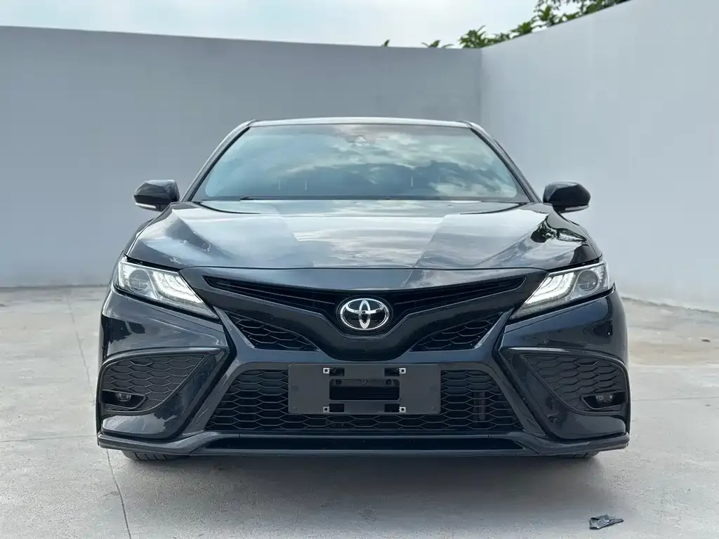Toyota Camry — фото 5