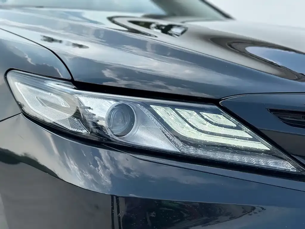 Toyota Camry — фото 4