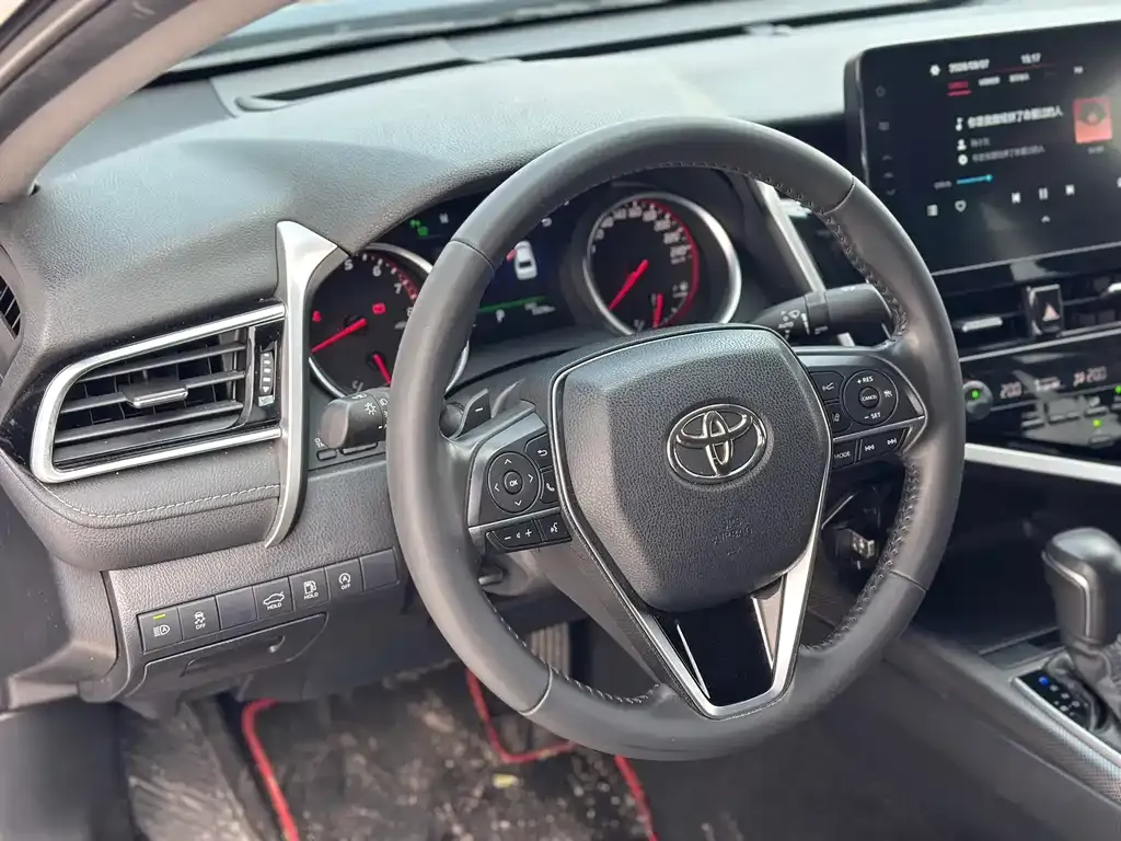 Toyota Camry — фото 10