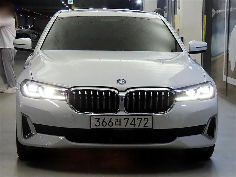 BMW 5-Series — фото 1