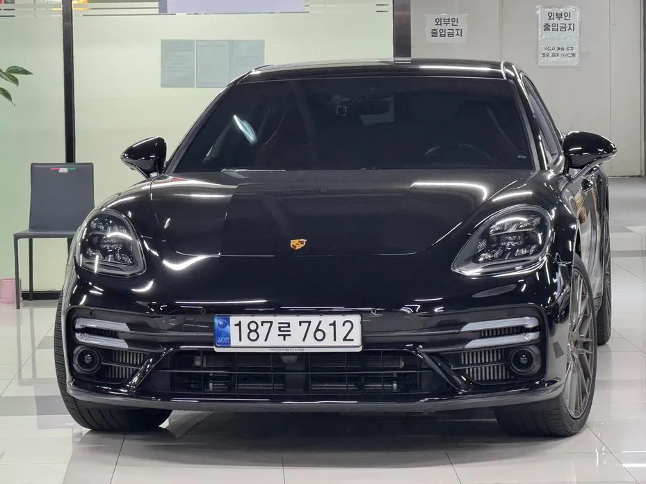 Porsche Panamera — фото 1