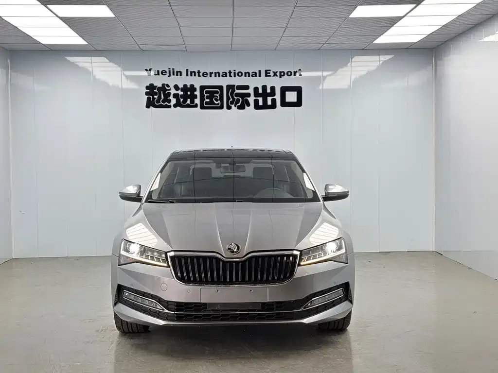 Skoda Superb — фото 4