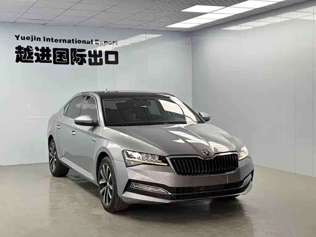 Skoda Superb — фото 2