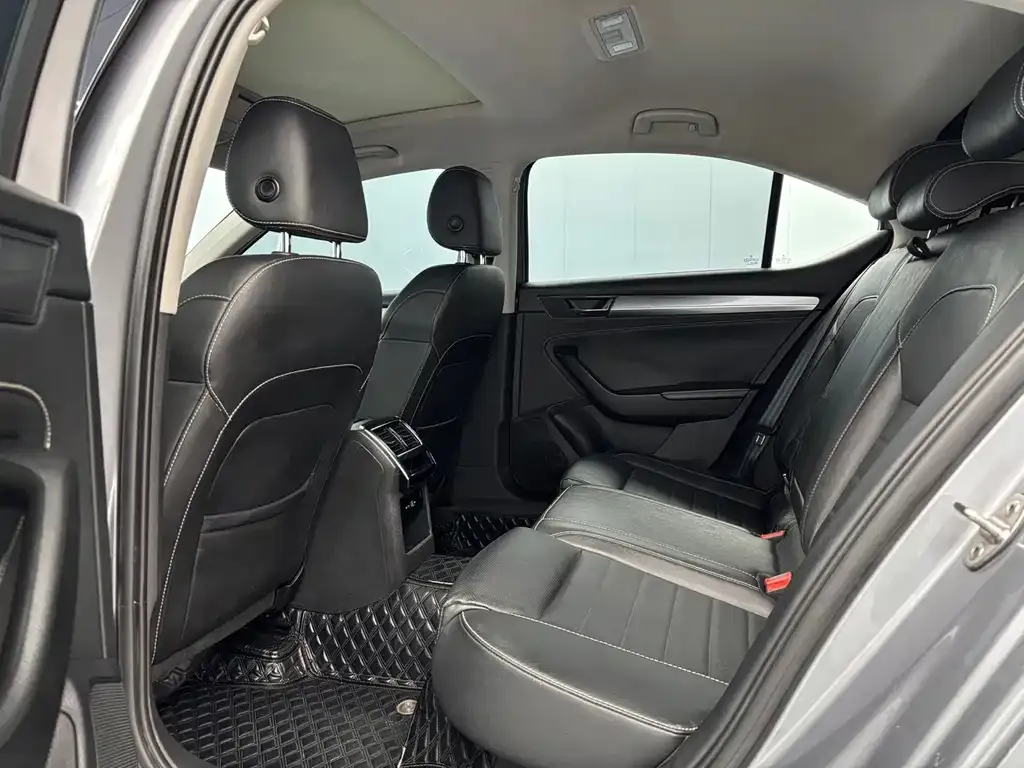 Skoda Superb — фото 5