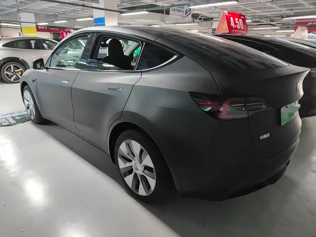 Tesla Model Y — фото 10