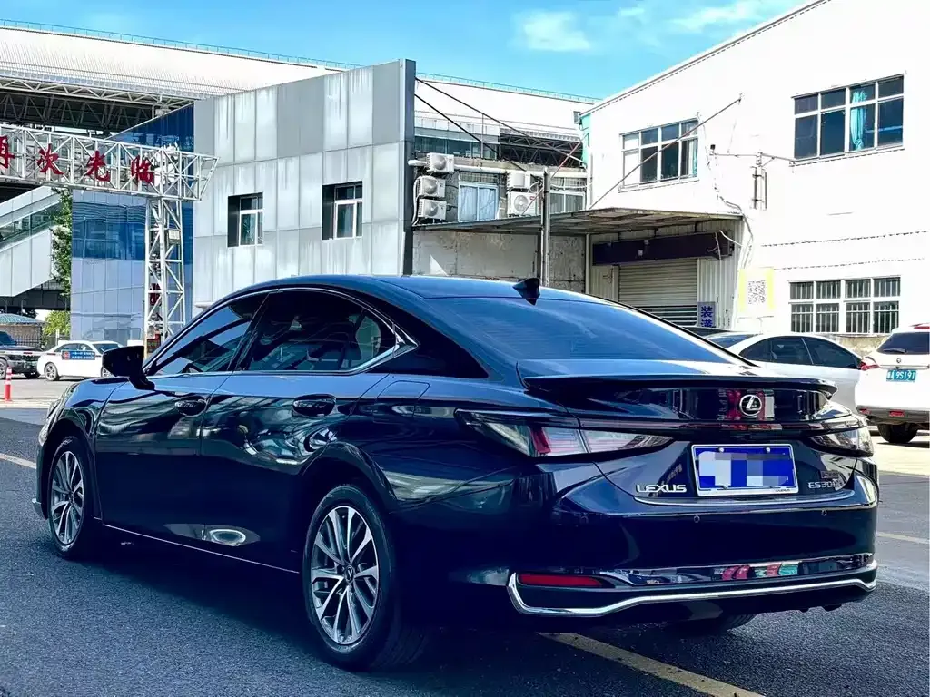 Lexus ES — фото 6
