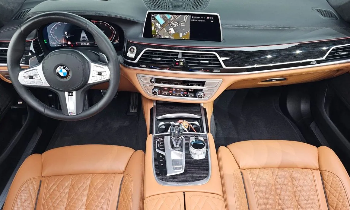 BMW 7-Series — фото 10