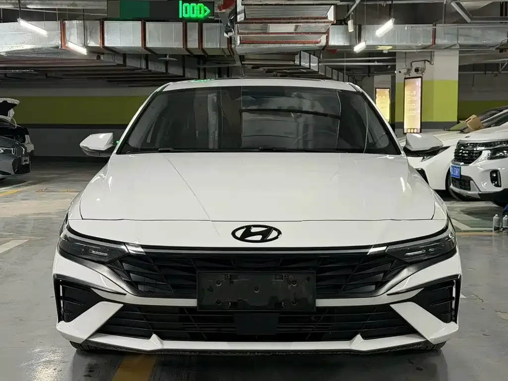 Hyundai Elantra — фото 2