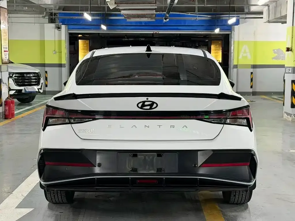 Hyundai Elantra — фото 8