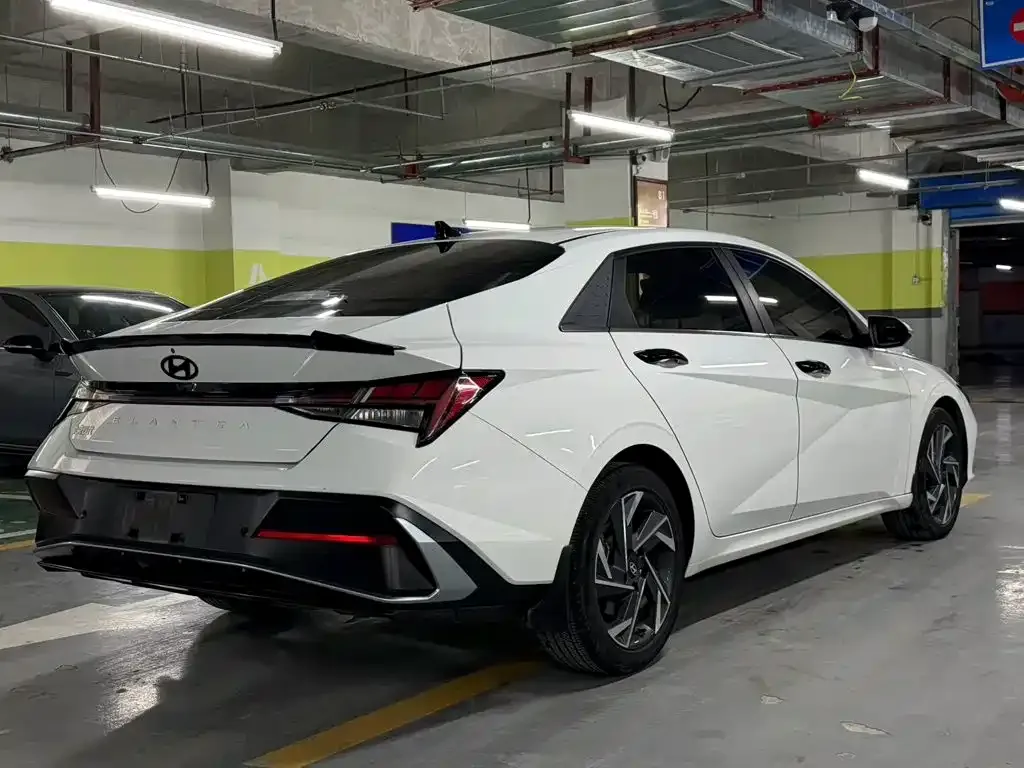 Hyundai Elantra — фото 6