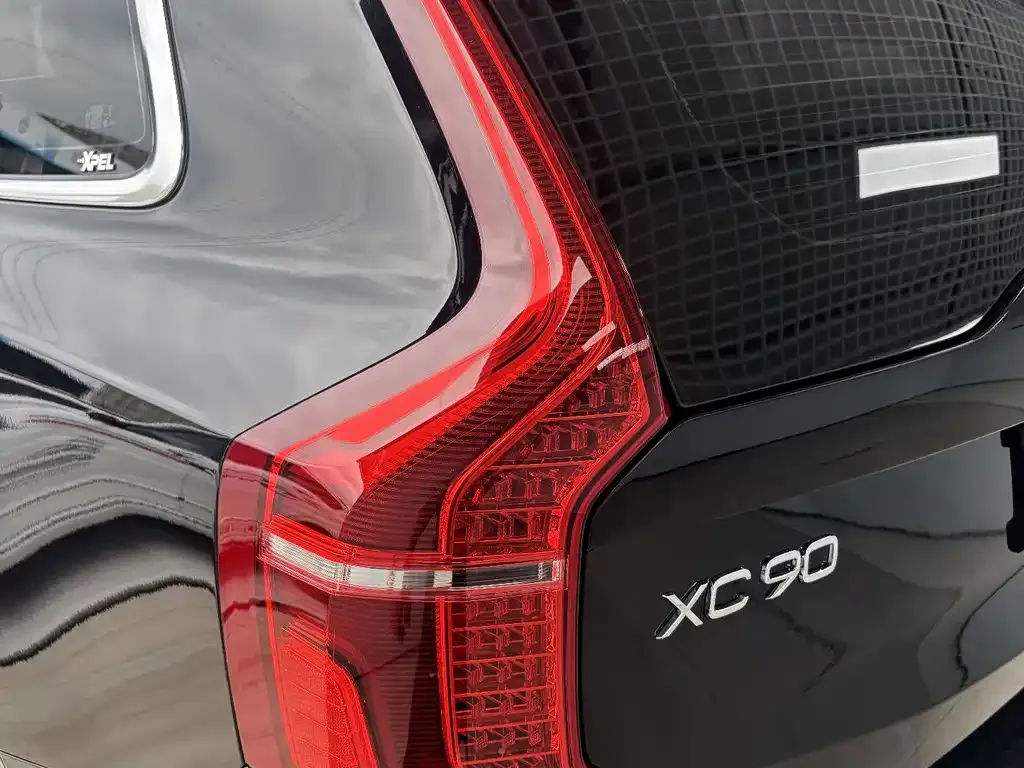 Volvo XC90 — фото 8