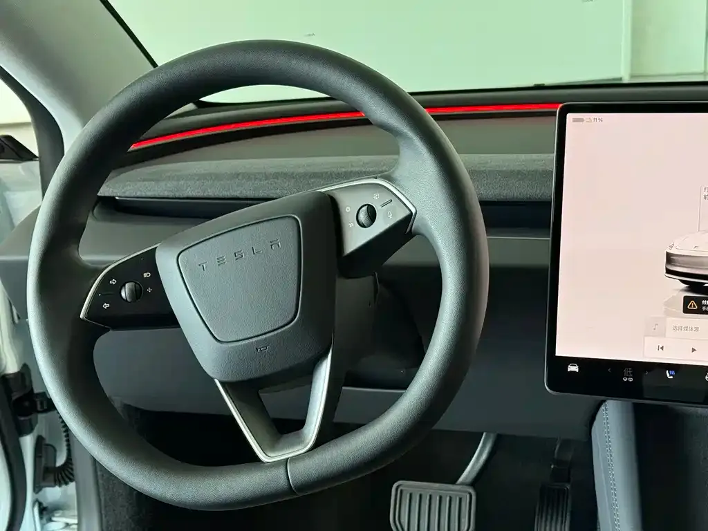 Tesla Model 3 — фото 6