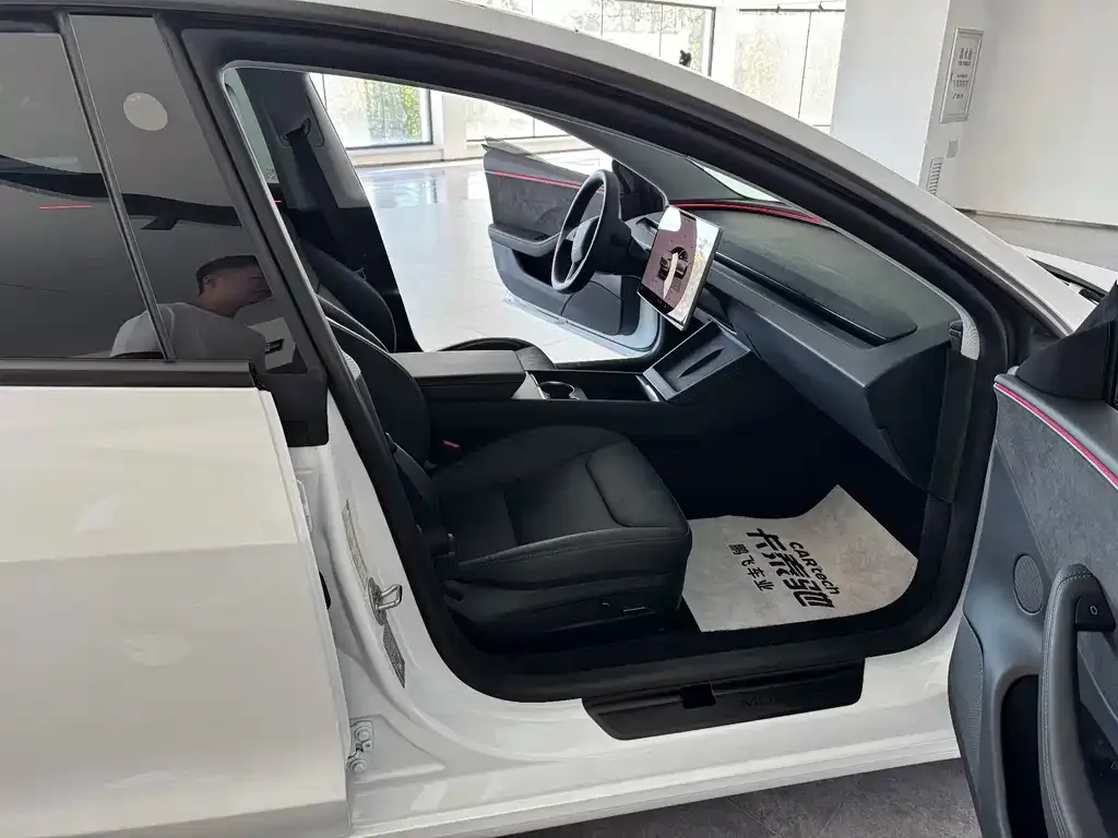 Tesla Model 3 — фото 10