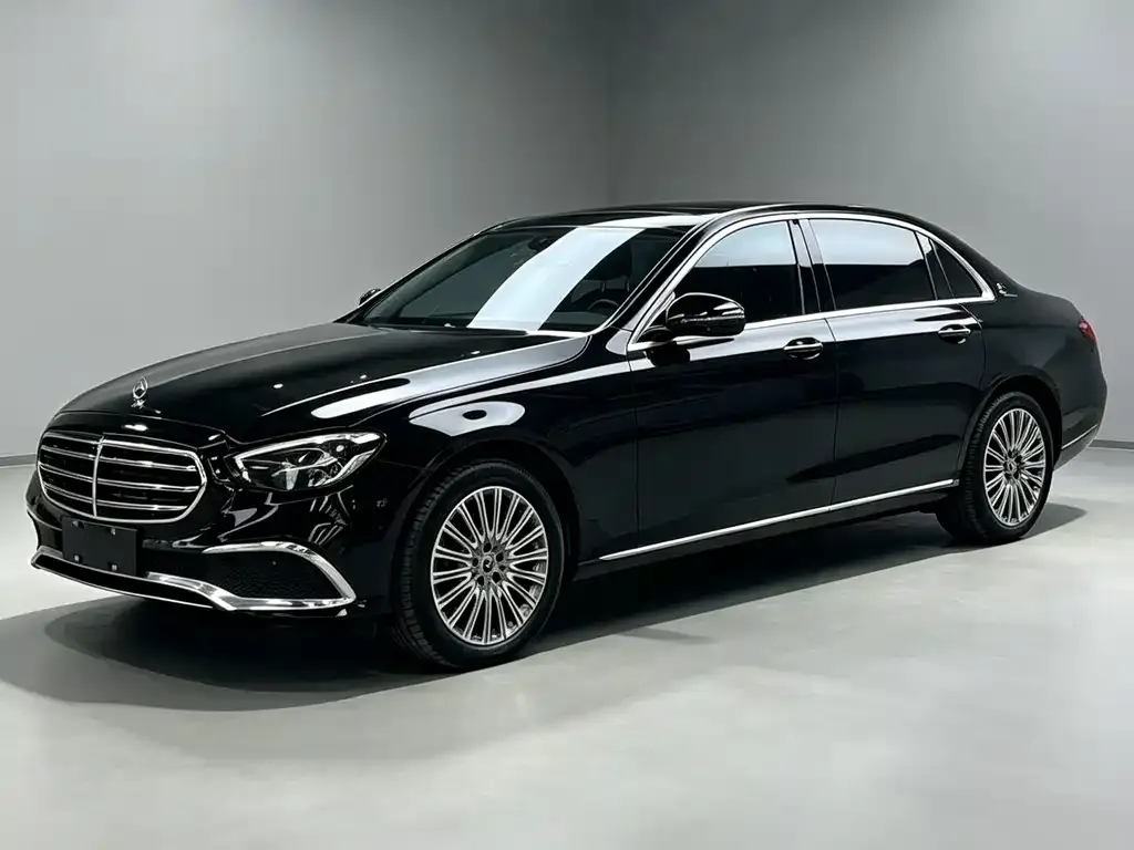 Mercedes-Benz E-Class — фото 1