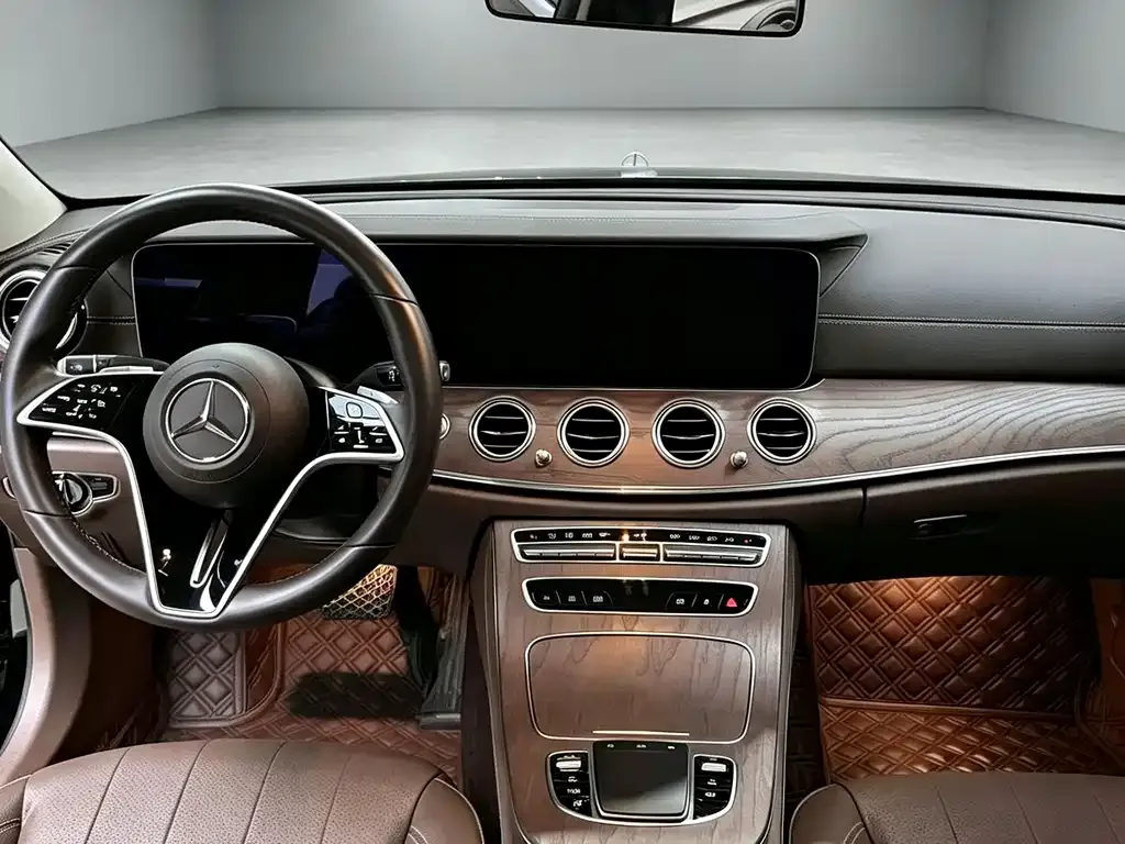 Mercedes-Benz E-Class — фото 8