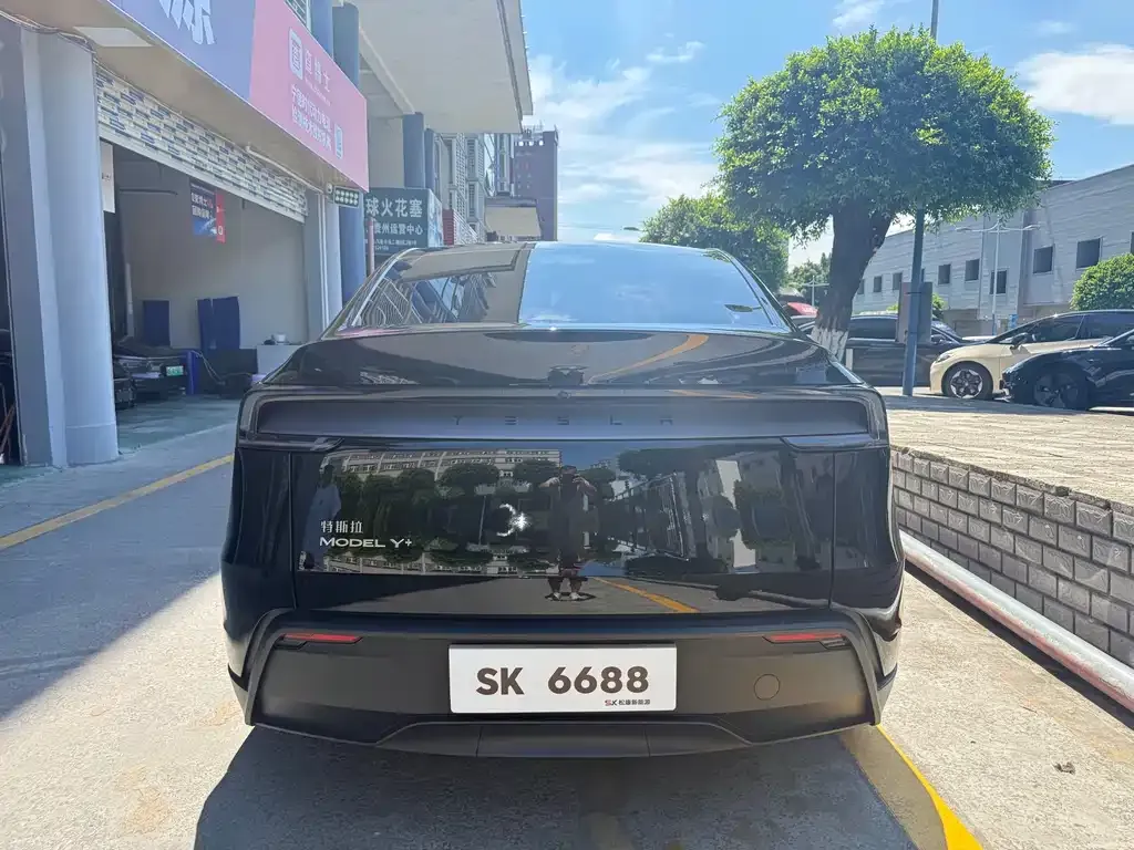 Tesla Model Y — фото 6