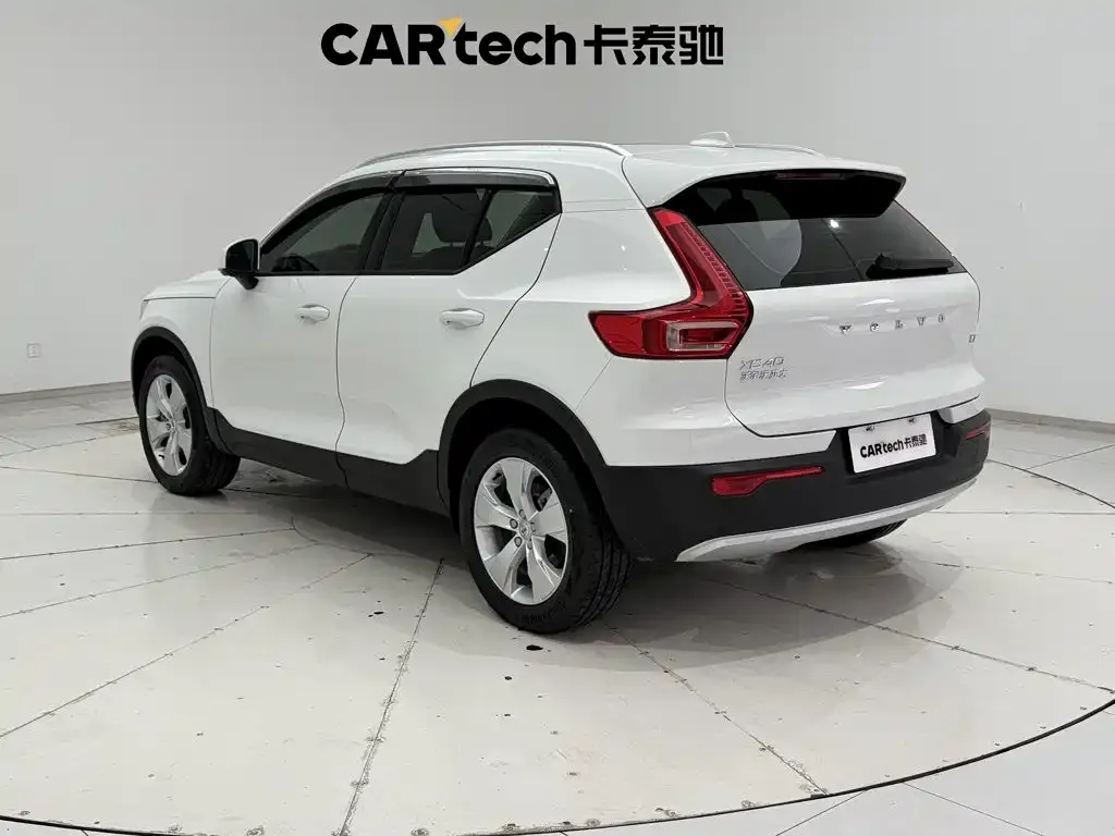 Volvo XC40 — фото 4