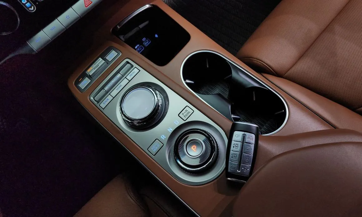 Genesis GV70 — фото 3