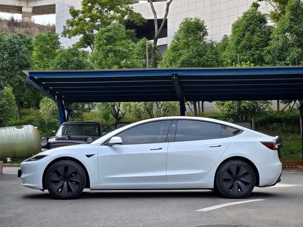 Tesla Model 3 — фото 10