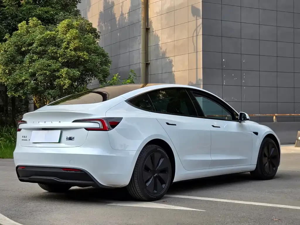 Tesla Model 3 — фото 8