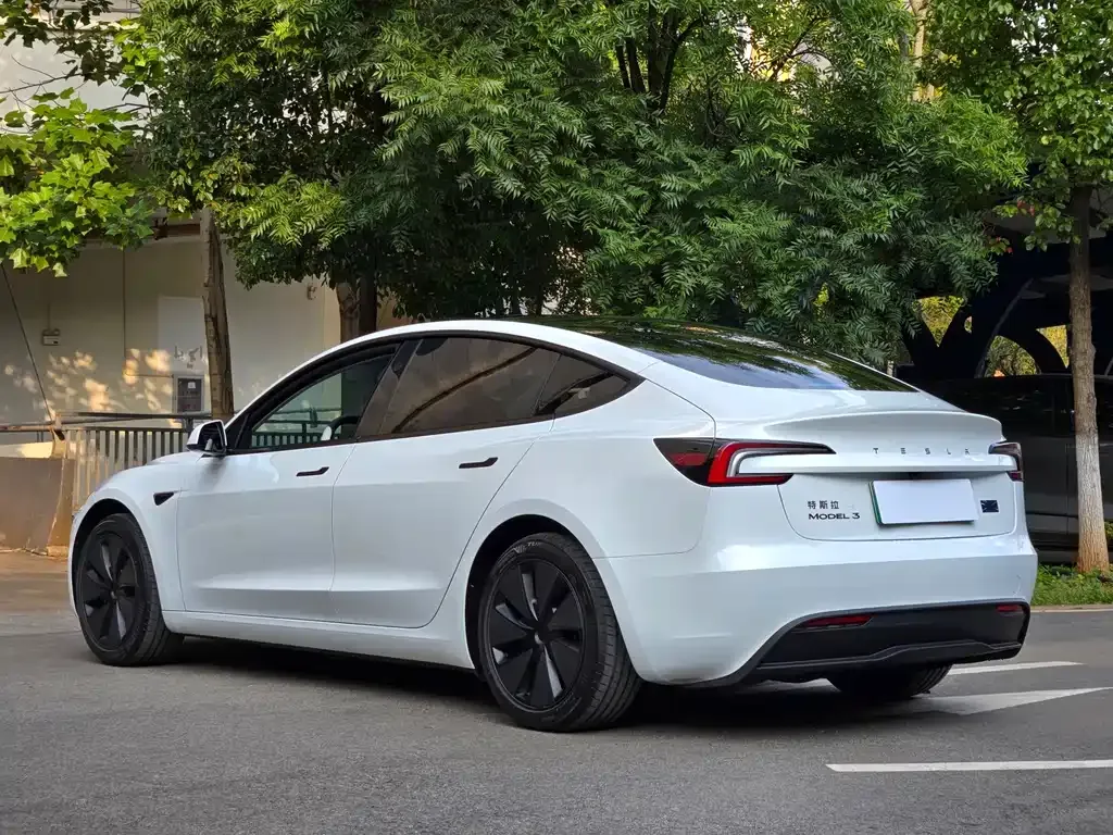 Tesla Model 3 — фото 9