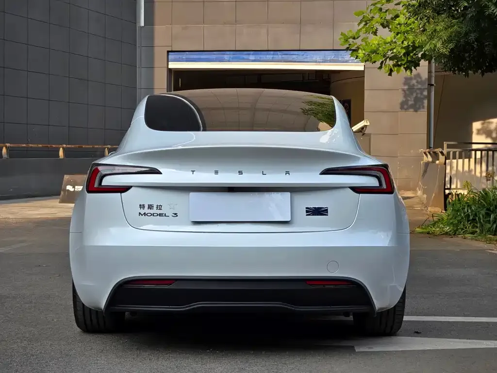 Tesla Model 3 — фото 3