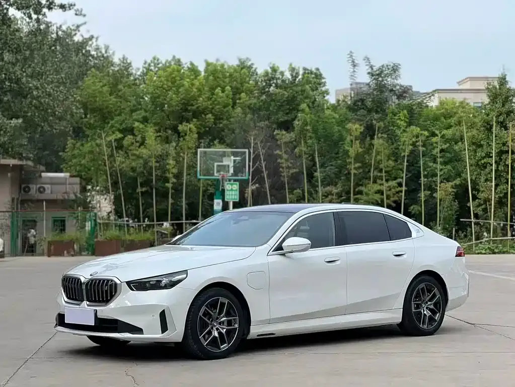 BMW i5 — фото 1