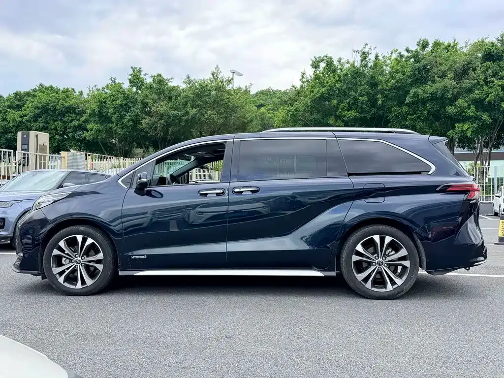 Toyota Granvia — фото 10