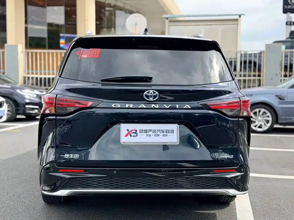 Toyota Granvia — фото 4