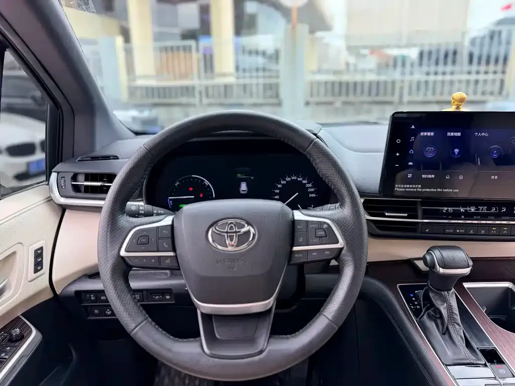 Toyota Granvia — фото 8