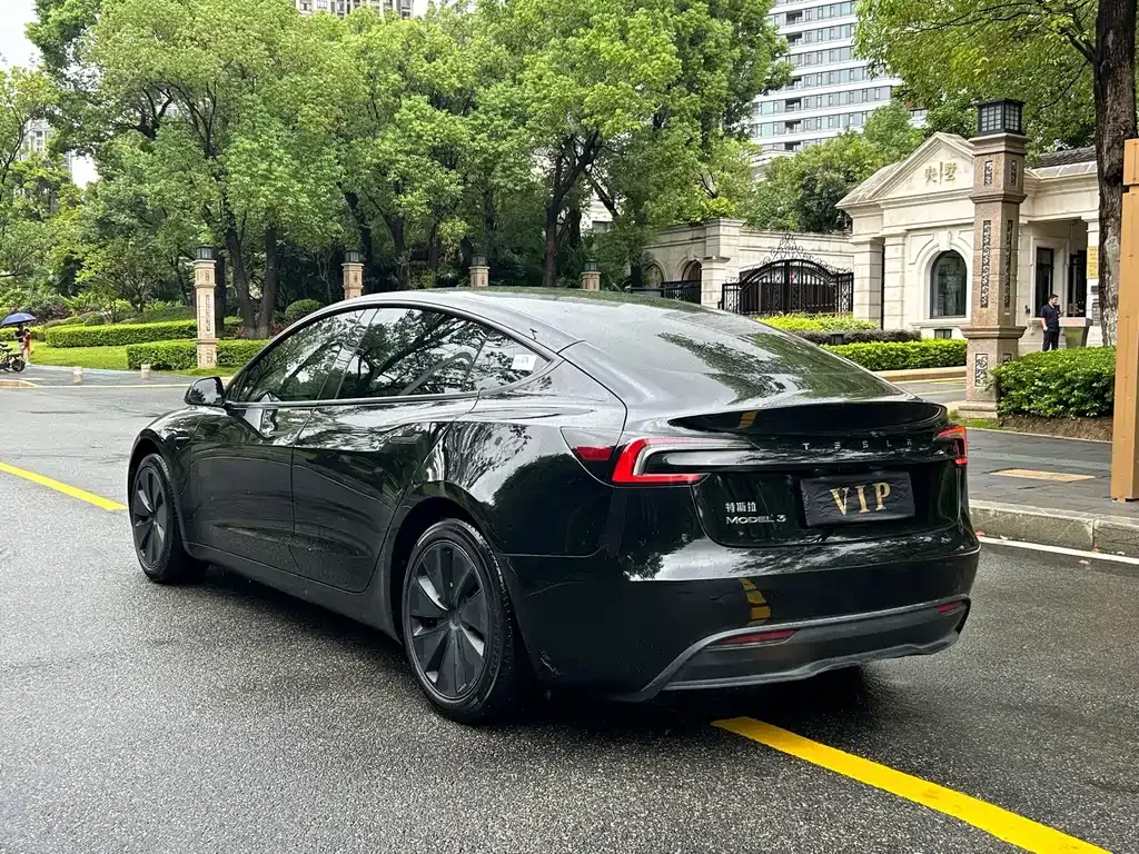 Tesla Model 3 — фото 5