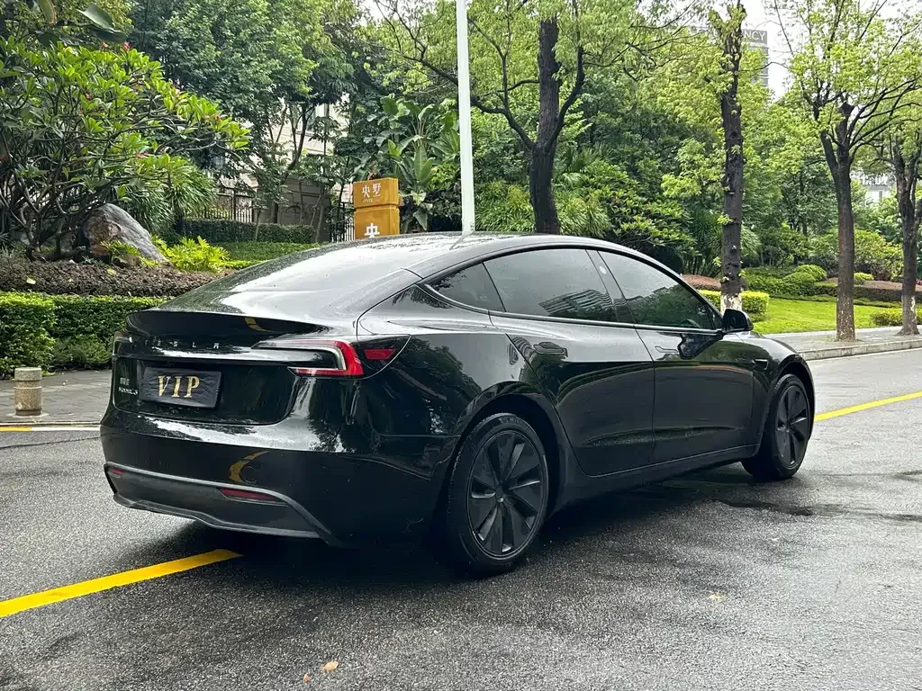 Tesla Model 3 — фото 3