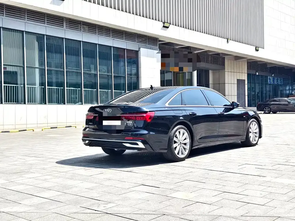 Audi A6L — фото 10
