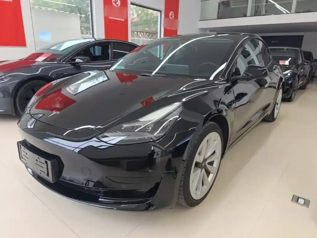 Tesla Model 3 — фото 1