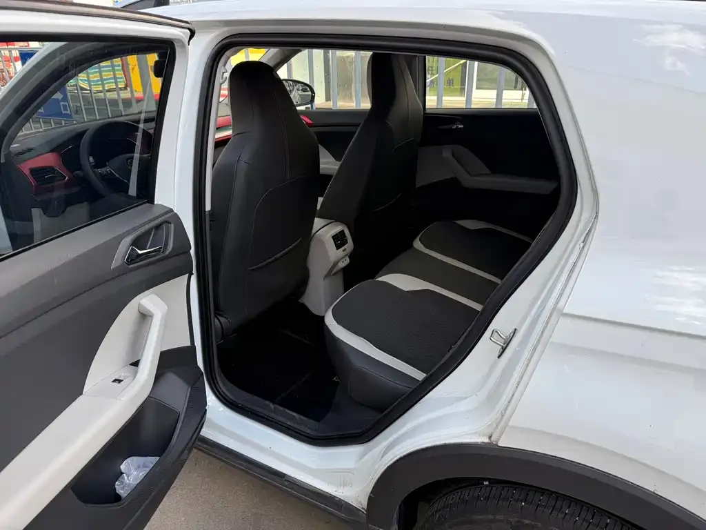 Volkswagen T-Cross — фото 10