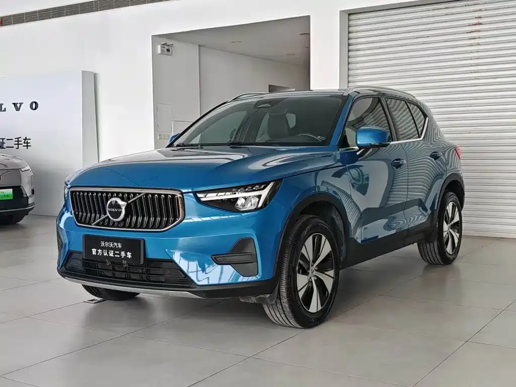 Volvo XC40 — фото 1