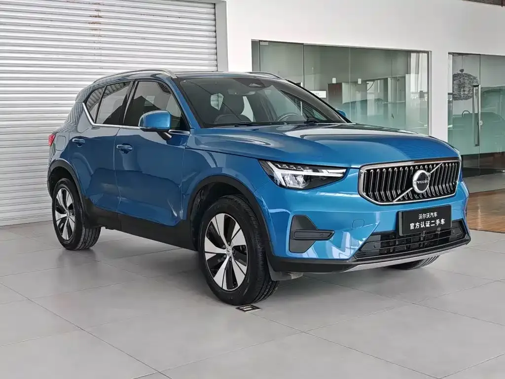 Volvo XC40 — фото 8