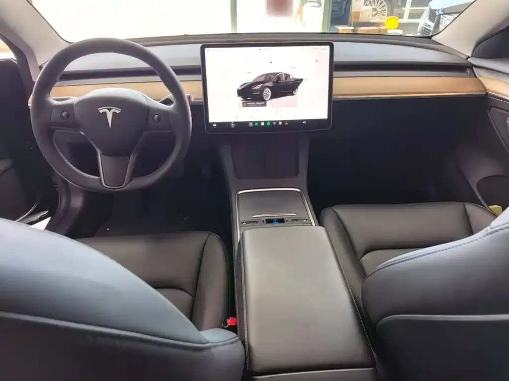 Tesla Model 3 — фото 2