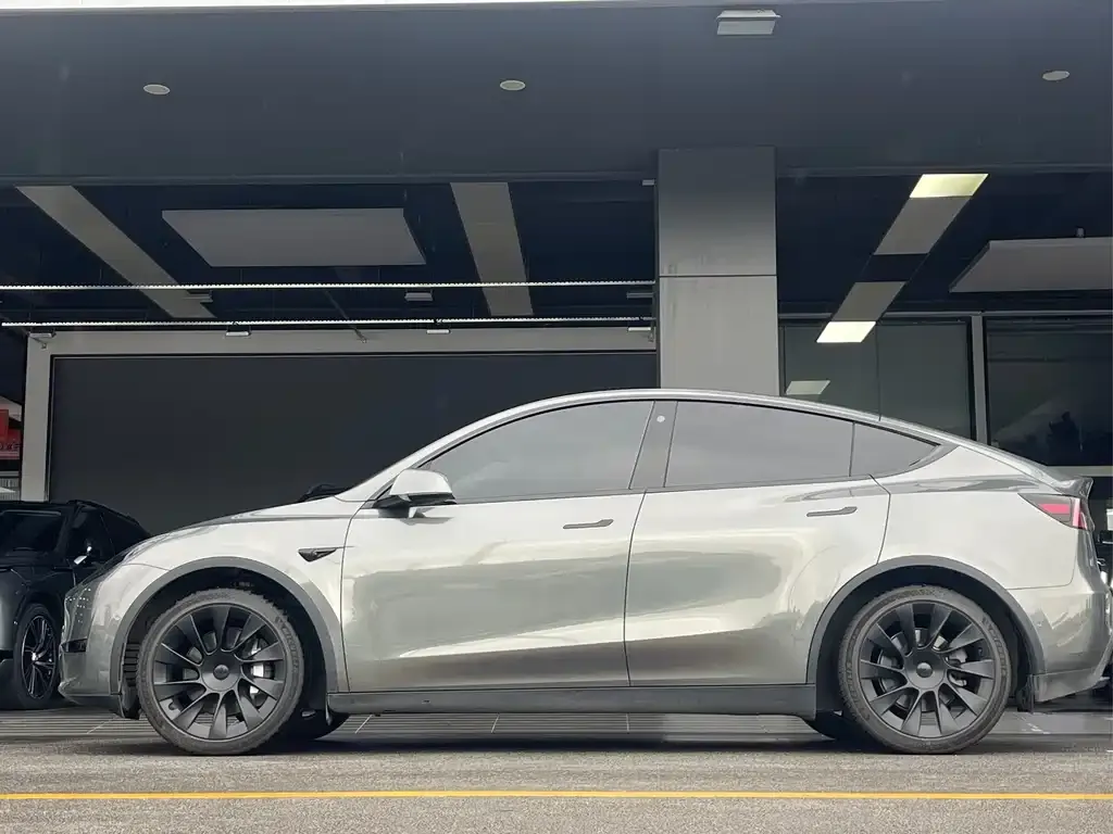 Tesla Model Y — фото 5